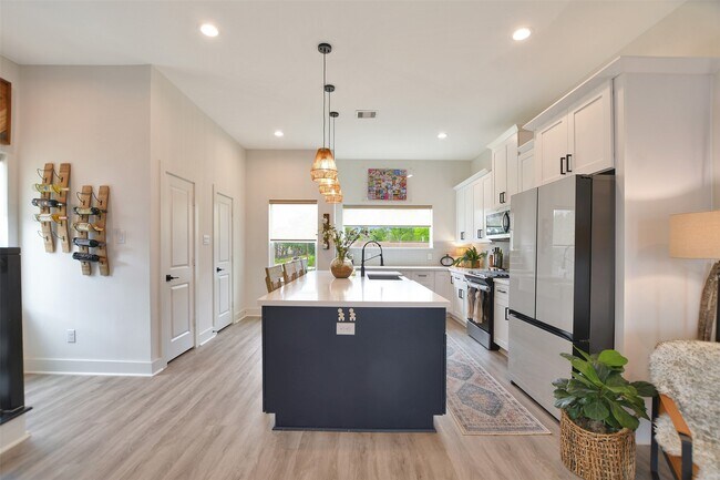 Building Photo - 1106 Paul Quinn St