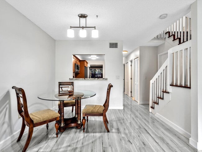 Building Photo - 4182 S Pine Island Rd