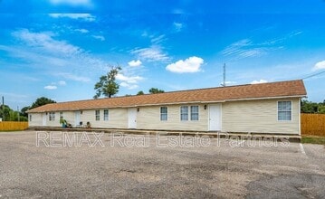 Building Photo - 900 Cypress Ave