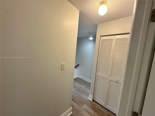 Building Photo - 10152 SW 77th Ct