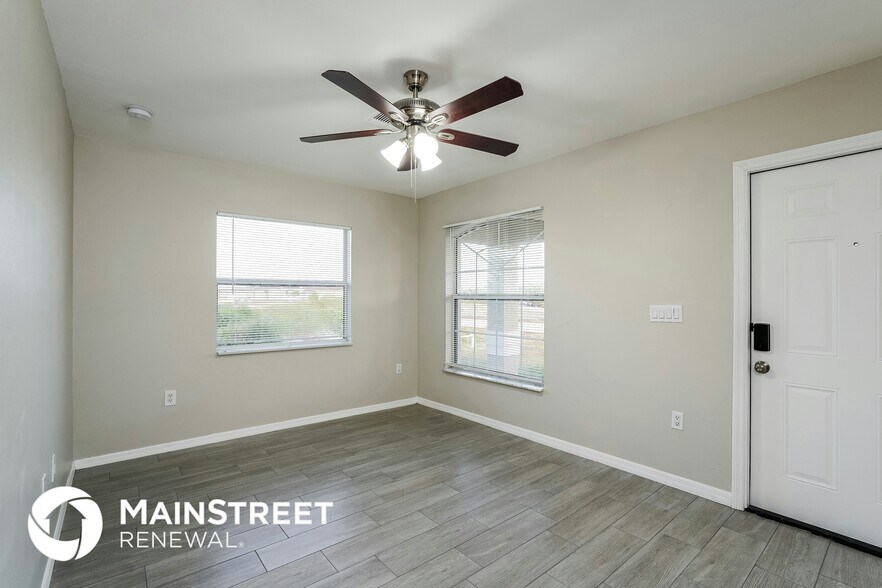 Building Photo - 3203 34th St SW