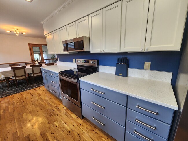Building Photo - 322 Park Dr