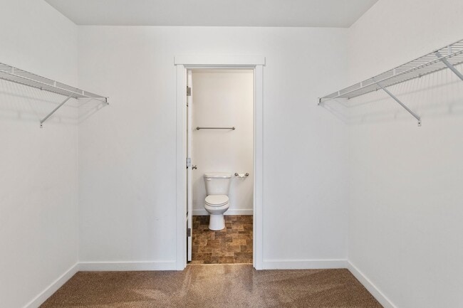 Building Photo - $1000 Move in Credit! 4 Bed 2.5 Bath - Townhome - Hillcrest - NAS Whidbey