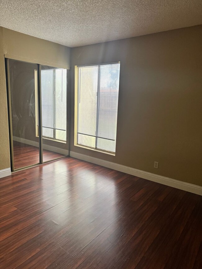 Building Photo - 4814 E Rialto Ave