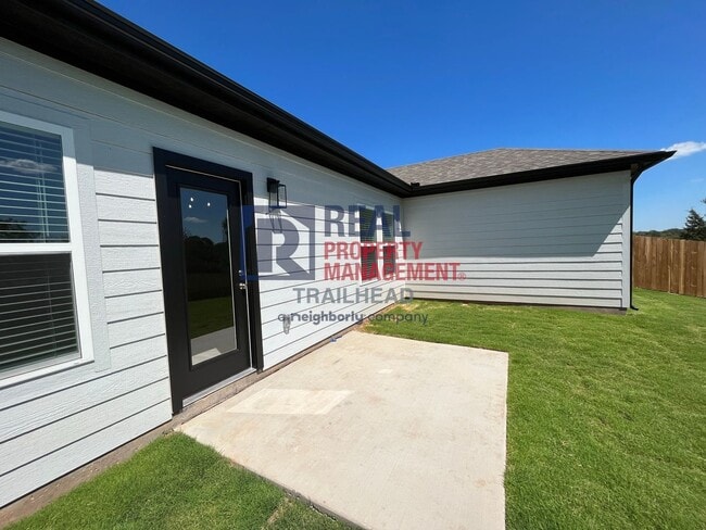 Building Photo - Stylish 3 Bed, 2 Bath Home in Gated Lakesi...