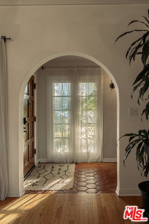 Building Photo - 2223 Cloverfield Blvd