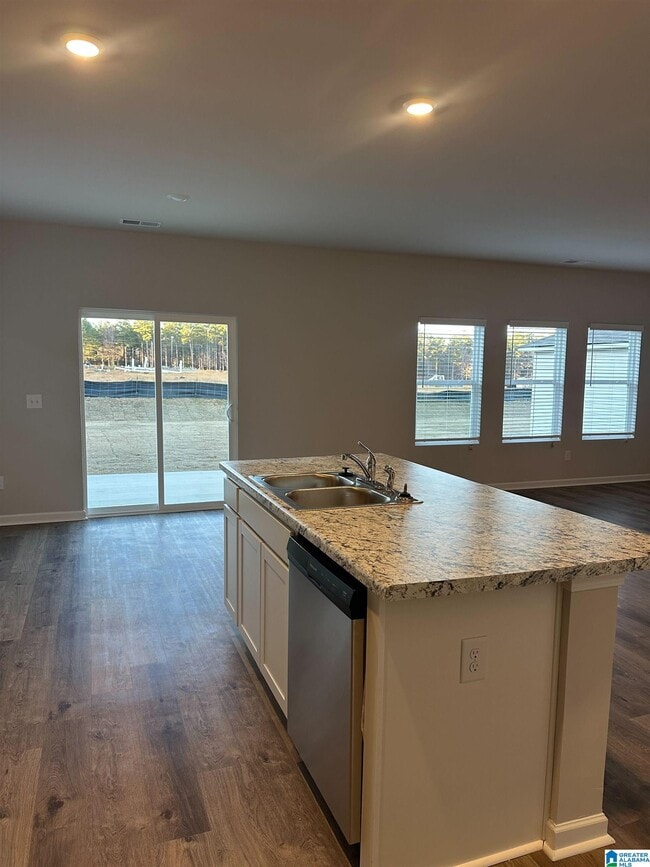 Building Photo - 184 Dogwood St