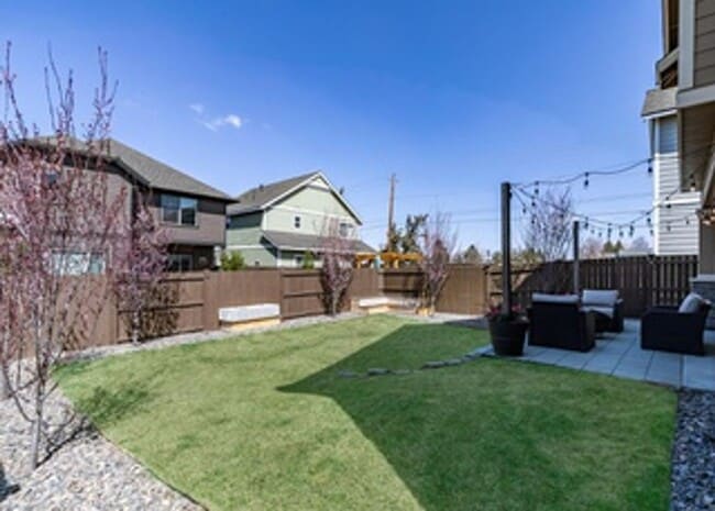 Building Photo - Beautiful home in a newer neighborhood on Bend's Eastside