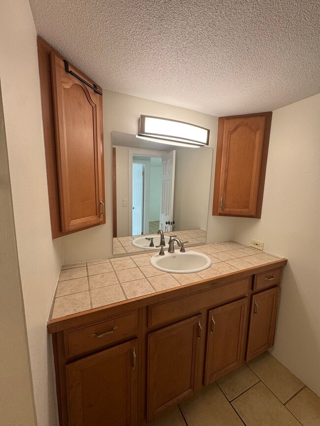 Building Photo - 2355 Ala Wai Blvd