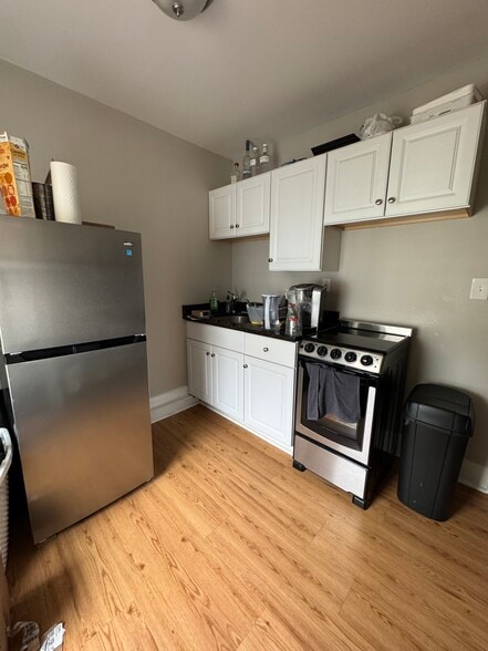 Renovated Kitchen (refrigerator can be moved for a table) - 33 Adams St
