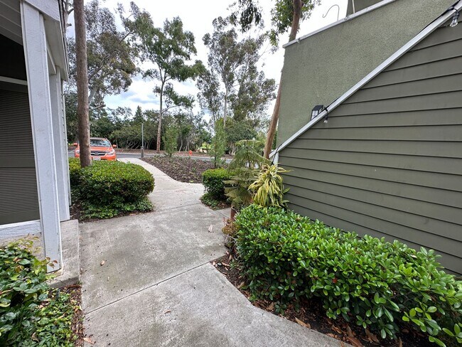 Building Photo - Morningside on the Lake Downstairs 1 Bedroom 1 Bath