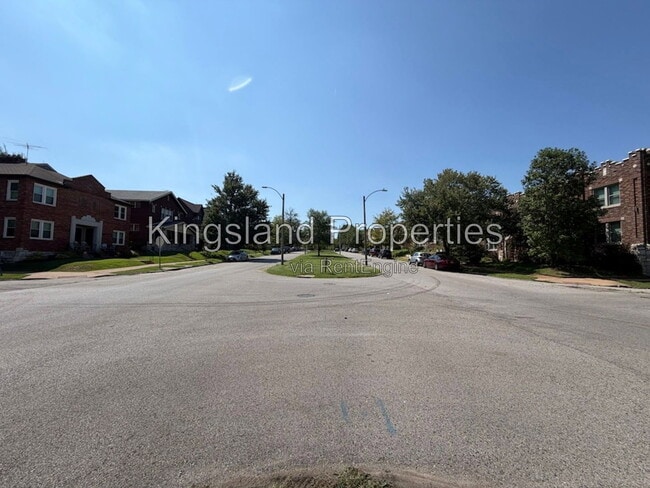 Building Photo - 4996 Oleatha Ave