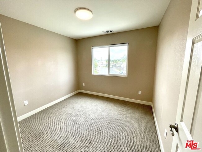 Building Photo - 30359 Savannah Oaks Dr