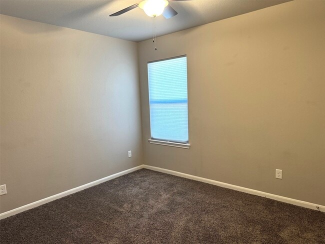 Building Photo - 163 Emery Oak Way