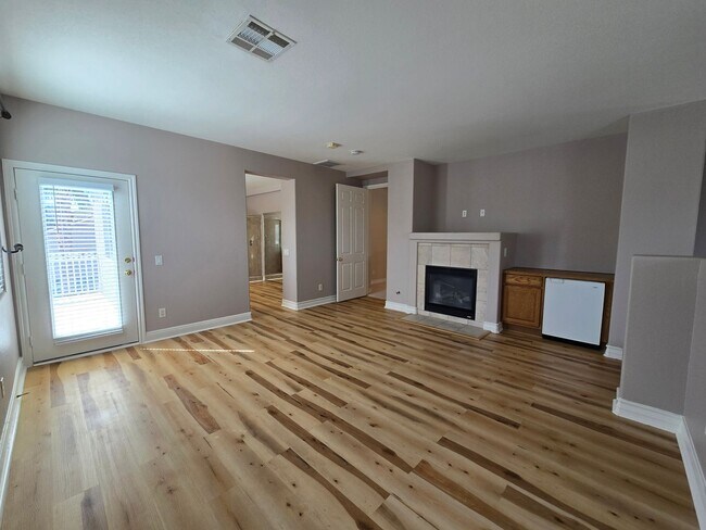 Building Photo - An Amazing NW Home! Over 3300 sq ft w/ pool & spa! Must see!