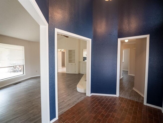 Building Photo - 3201 Creekwood Ct