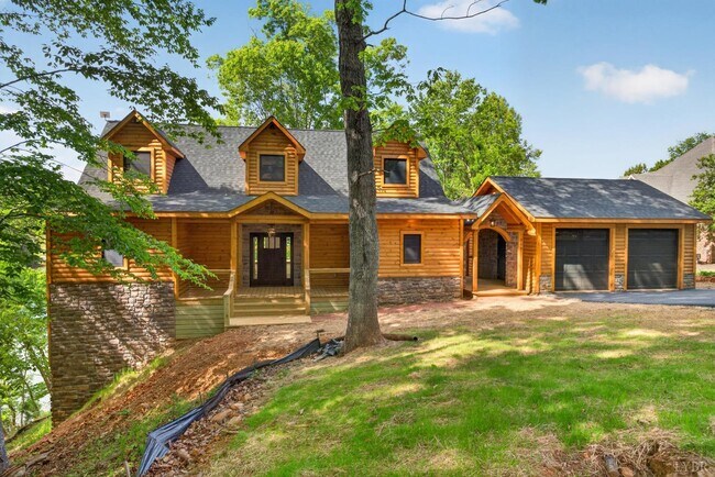 Building Photo - 308 Acres Ct