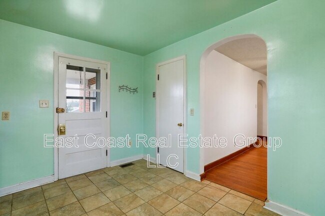 Building Photo - 838 Jenny Wren Dr