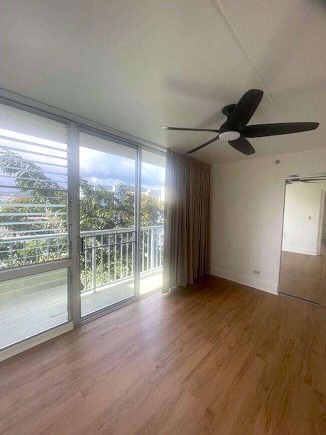 Building Photo - Upgraded 2 Bedroom / 1 Bath at the Iolani Regent