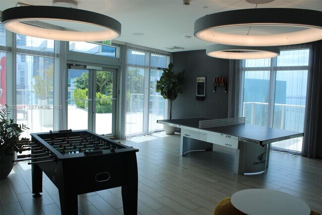 Building Photo - 1100S S Miami Ave