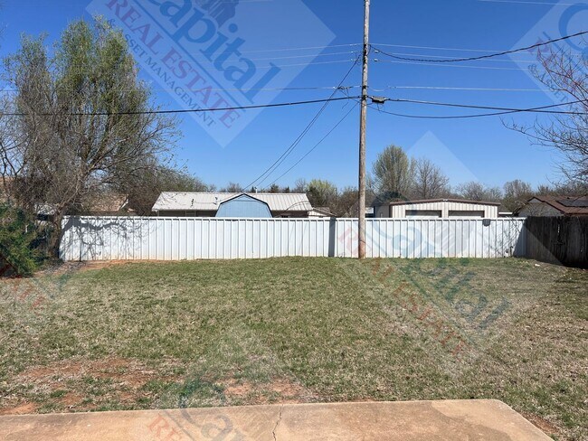 Building Photo - Cute Home Available!