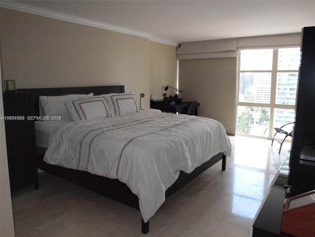 Building Photo - 1901 Brickell Ave