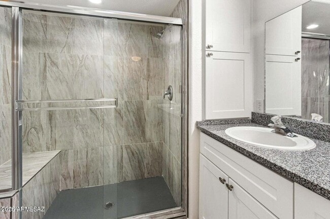 Building Photo - 574 Duchess Dr