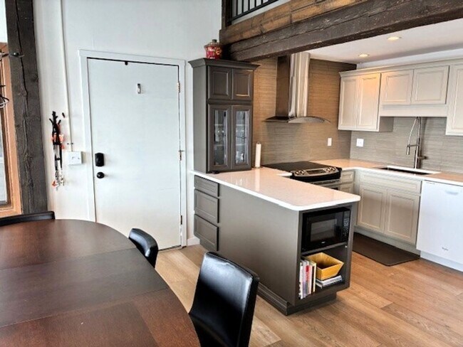 Building Photo - Summer Rental- Meadow Creek Villas 303
