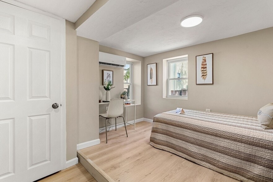 Building Photo - 47 Roosevelt St