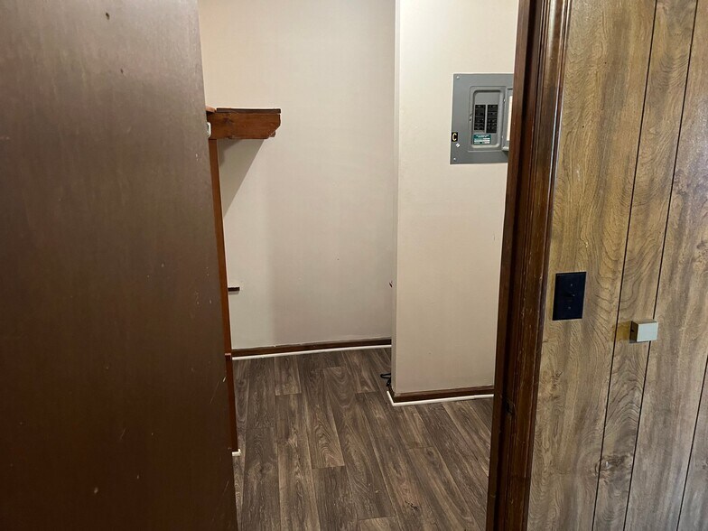 Building Photo - 3950 Bradford Ct