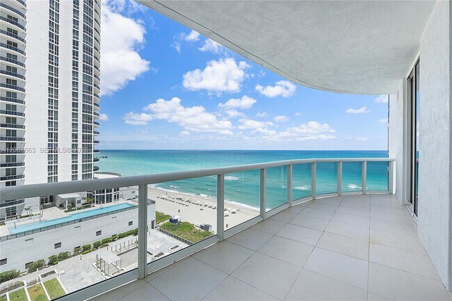 Building Photo - 15811 Collins Ave