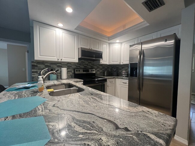 Building Photo - BEAUTIFUL and Renovated Riverfront Furnish...