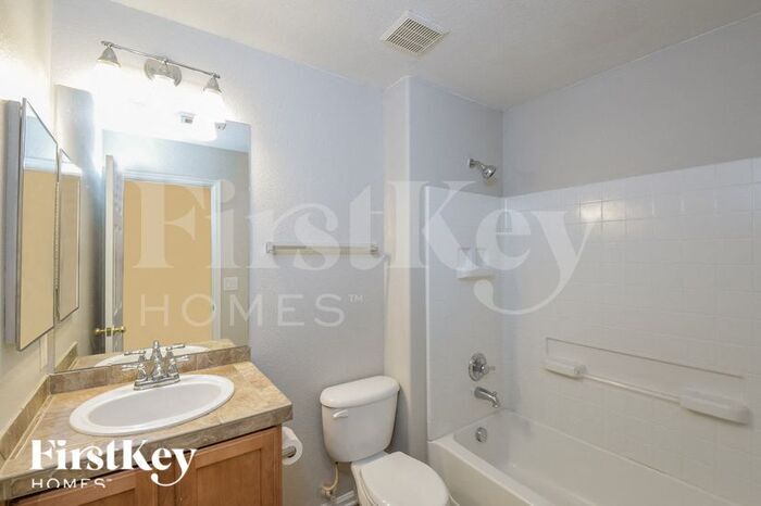 Building Photo - 865 Willow Dr