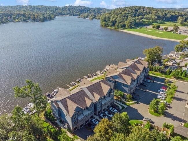 Building Photo - 504 Mariners Pointe