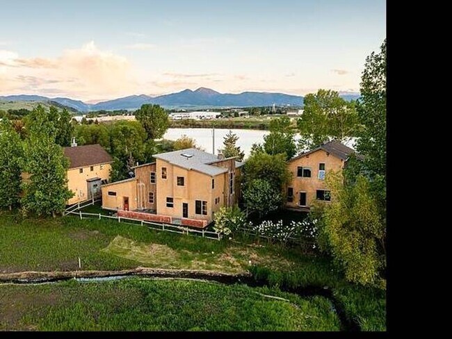 Building Photo - Rare beauty and the essence of Bozeman