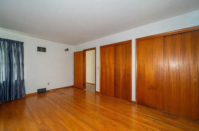 Building Photo - 110 Parker Dr