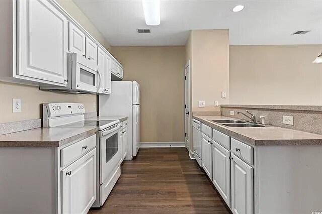 Building Photo - Coming Soon! Great Three Bedroom Condo in Myrtle Beach with Pool and Just 4 Miles to Beach!