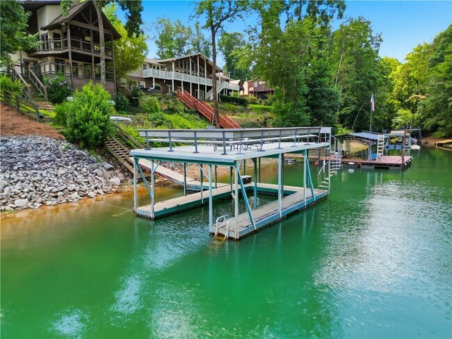 Building Photo - 2115 Kemp Dr