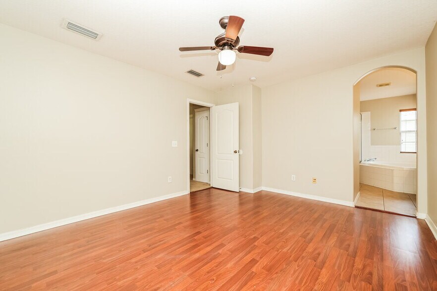 Building Photo - 16217 Bridgewalk Dr