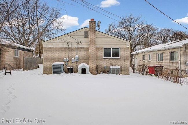 Building Photo - 21046 Wakedon St