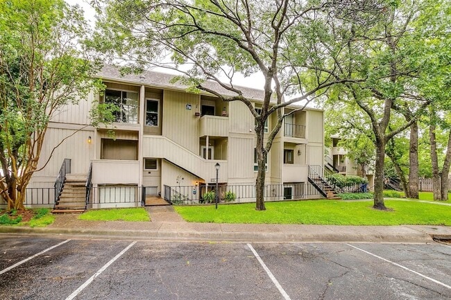 Building Photo - 390 Driftwood Ct