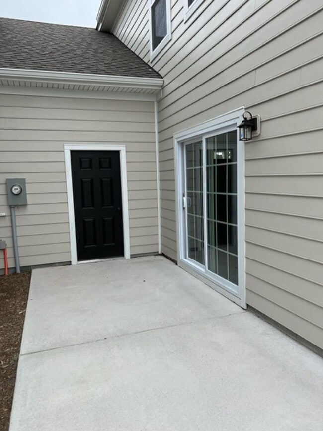 Building Photo - BBEY HILL @ HICKORY MANOR