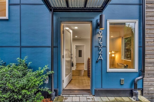 Building Photo - 9732 Woodlawn Ave N