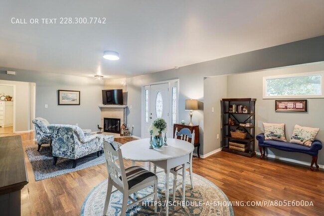 Building Photo - 419 E 2nd St