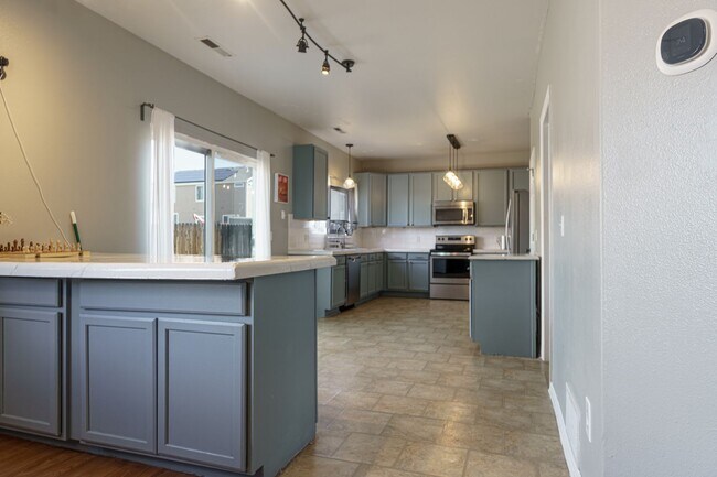 Building Photo - Beautifully updated rental on Pony Gulch