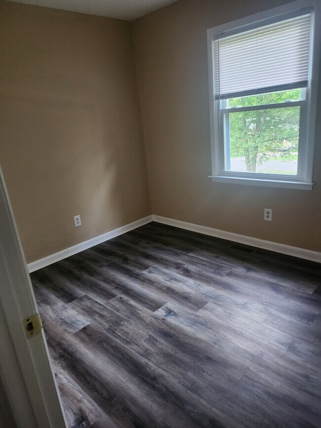 Building Photo - 3777 Sedgefield Dr