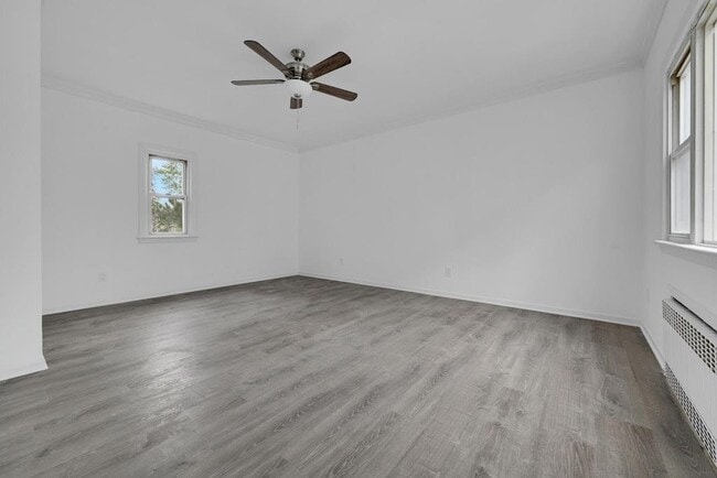 Building Photo - 33 E 42nd St