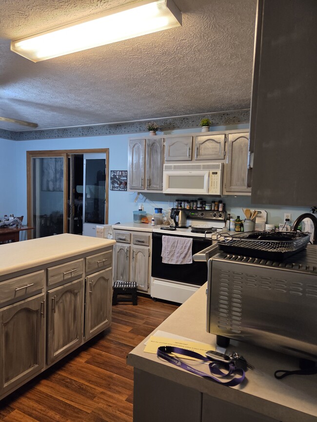 Building Photo - 116 Hidden Valley Dr