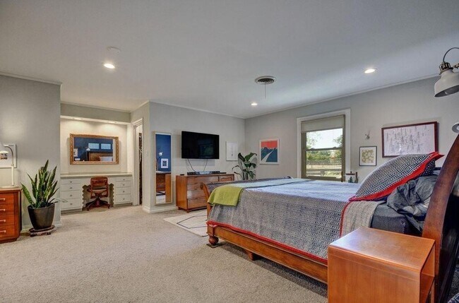 Building Photo - 1708 Windoak Dr