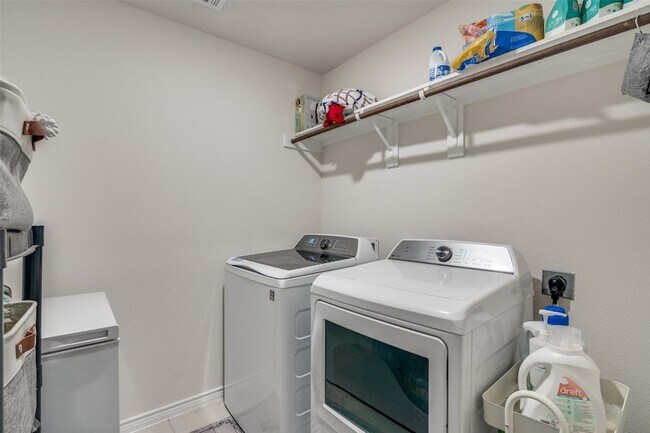 Building Photo - 8366 Slowburn Dr